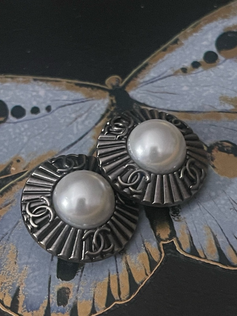 Classic Pearl Center Button Earrings
